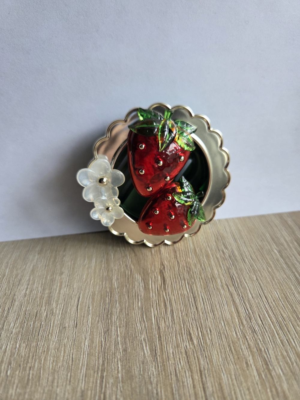 Bath and Body Works Strawberries Car Fragrance Holder